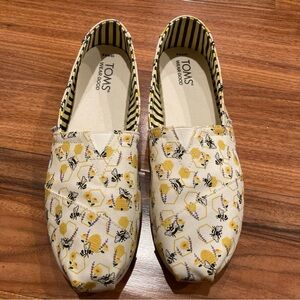 Toms Women’s Alpargata Floral Bees Print With Bees, Hives, Flowers. Size 8.5